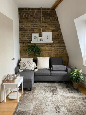 Stylish 1 Bedroom Apartment Near Northcote Road, London